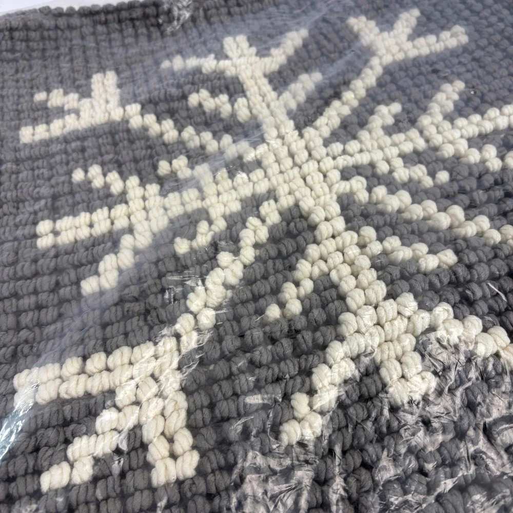 NWT Mina Victory Loop Snowflake Pillow Cover 22x22 Gray Ivory Nourison‎